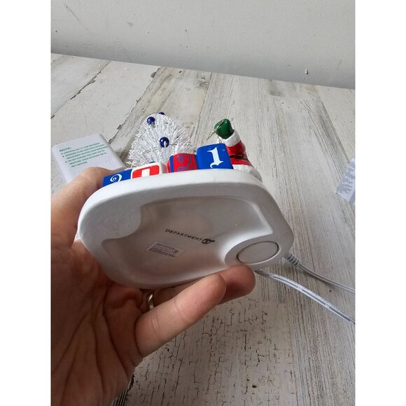 Dept 56 Santa comes town‎ 2021 6007775 new tree light up - Picture 11 of 11